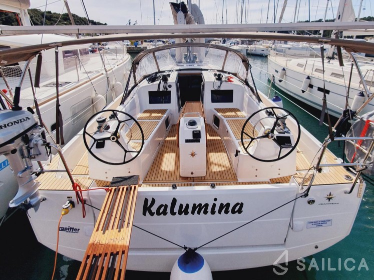 Sun Odyssey 410 - Yacht Charter Sailica