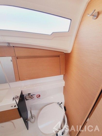 Sun Odyssey 410 - Yacht Charter Sailica