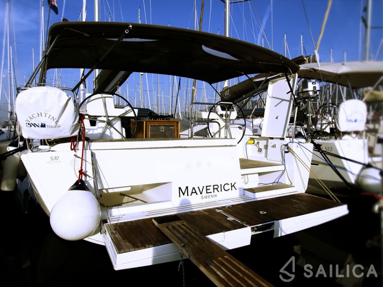 Dufour 520 GL - Yacht Charter Sailica