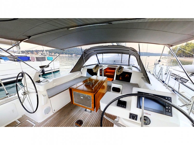 Dufour 520 GL - Yacht Charter Sailica