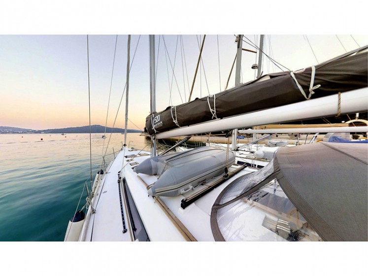 Dufour 520 GL - Yacht Charter Sailica