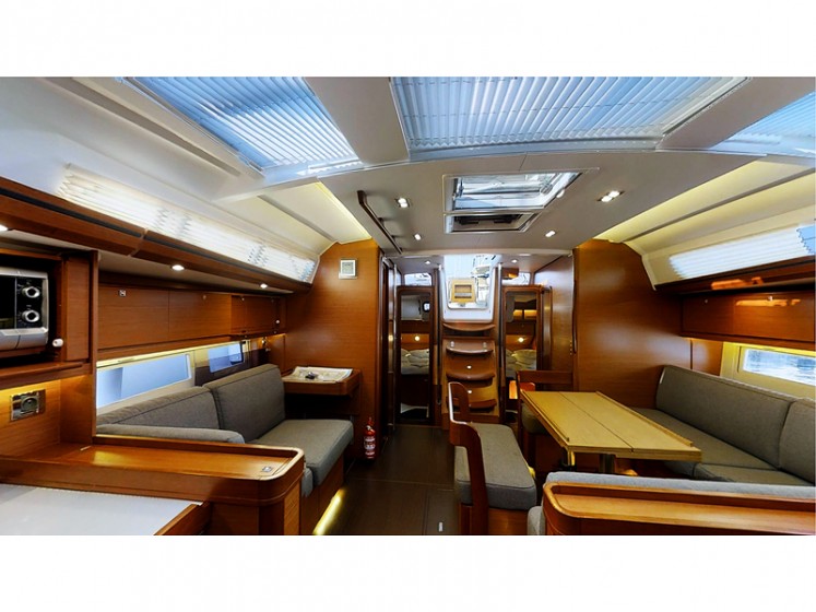 Dufour 520 GL - Yacht Charter Sailica