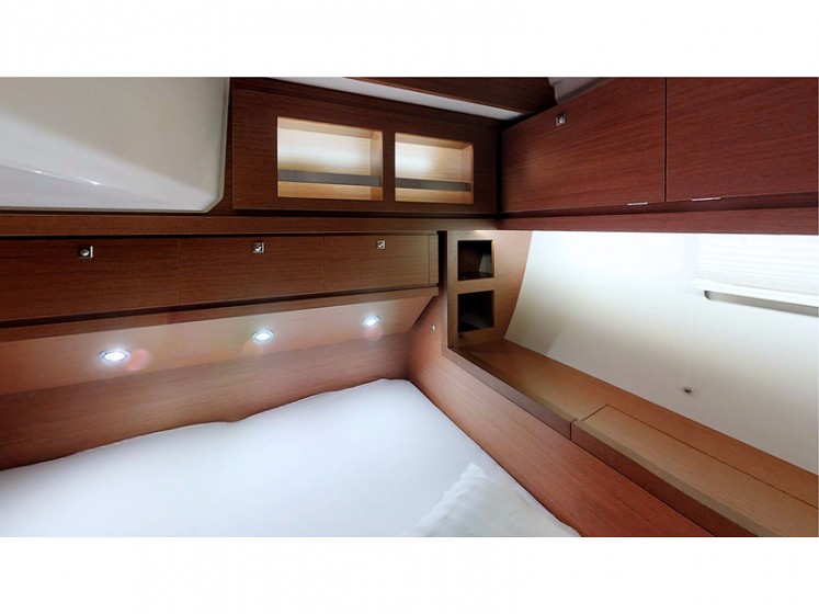 Dufour 520 GL - Yacht Charter Sailica