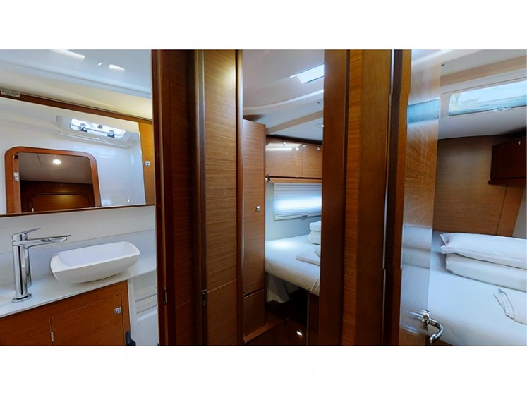 Dufour 520 GL - Yacht Charter Sailica