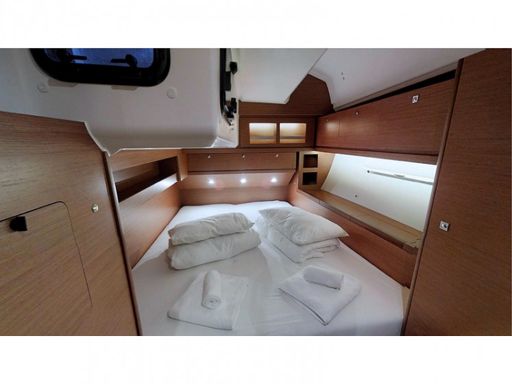Dufour 520 GL - Yacht Charter Sailica