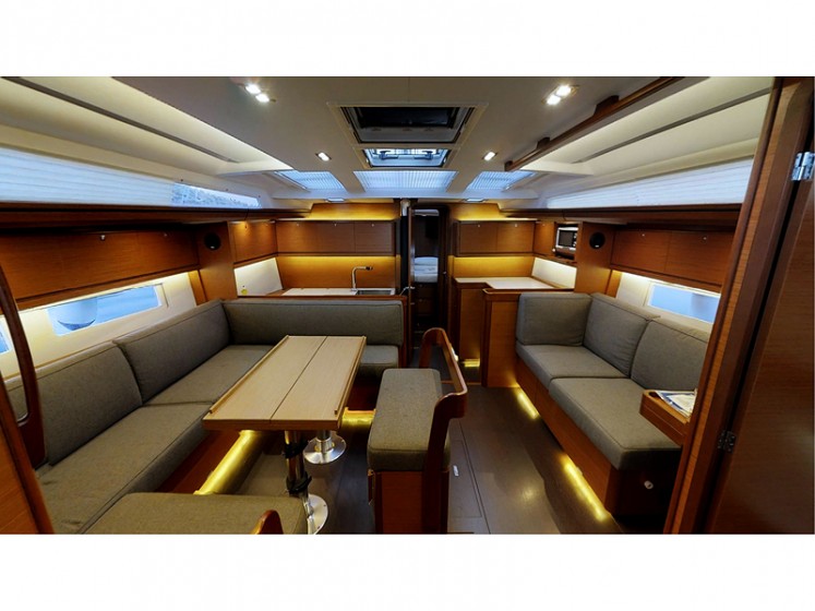 Dufour 520 GL - Yacht Charter Sailica