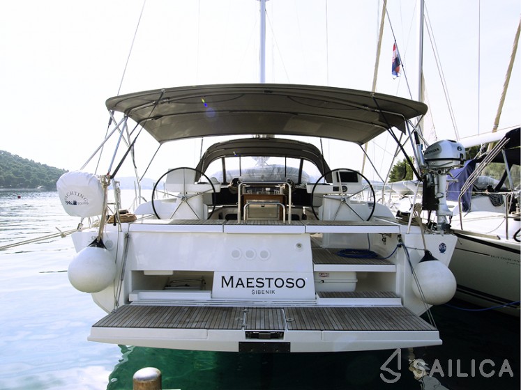 Dufour 520 GL - Yacht Charter Sailica