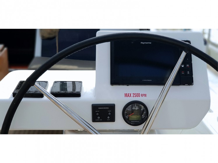 Dufour 520 GL - Yacht Charter Sailica