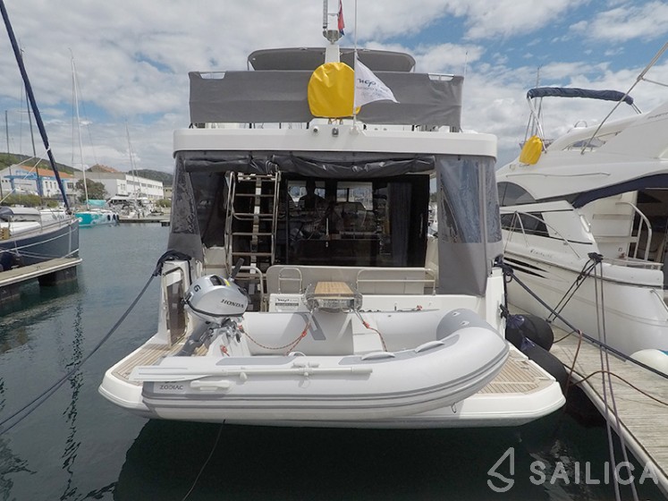 Swift Trawler 47 - Yacht Charter Sailica