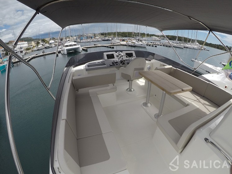 Swift Trawler 47 - Yacht Charter Sailica