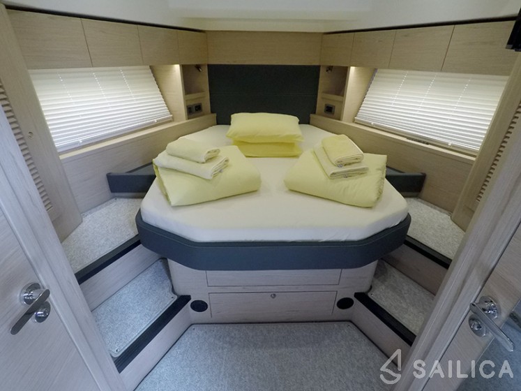 Swift Trawler 47 - Yacht Charter Sailica