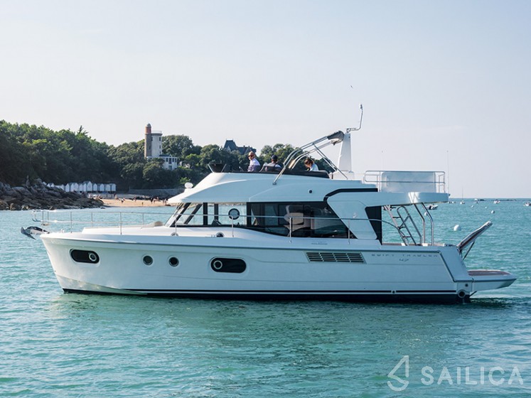 Swift Trawler 47 - Yacht Charter Sailica