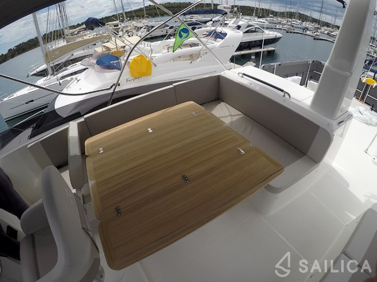 Swift Trawler 47 - Yacht Charter Sailica