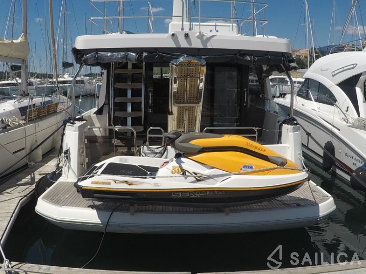 Swift Trawler 47 - Yacht Charter Sailica