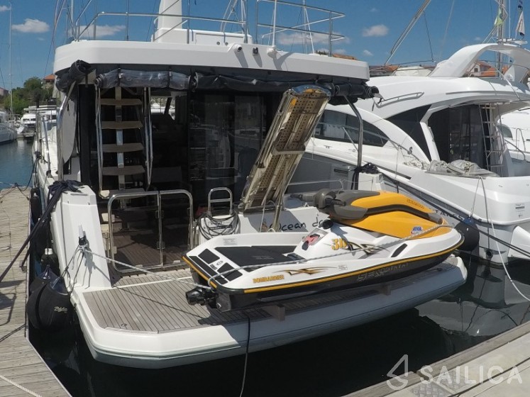 Swift Trawler 47 - Yacht Charter Sailica