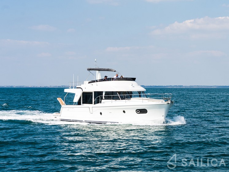 Swift Trawler 47 - Yacht Charter Sailica