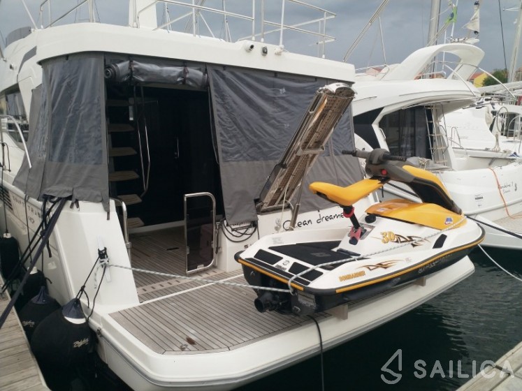 Swift Trawler 47 - Yacht Charter Sailica