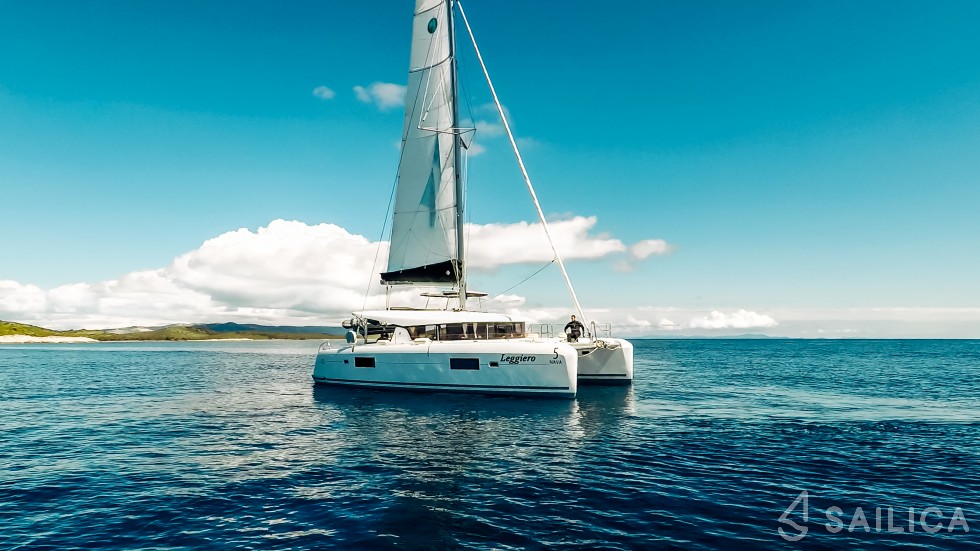 Lagoon 42 - Yacht Charter Sailica