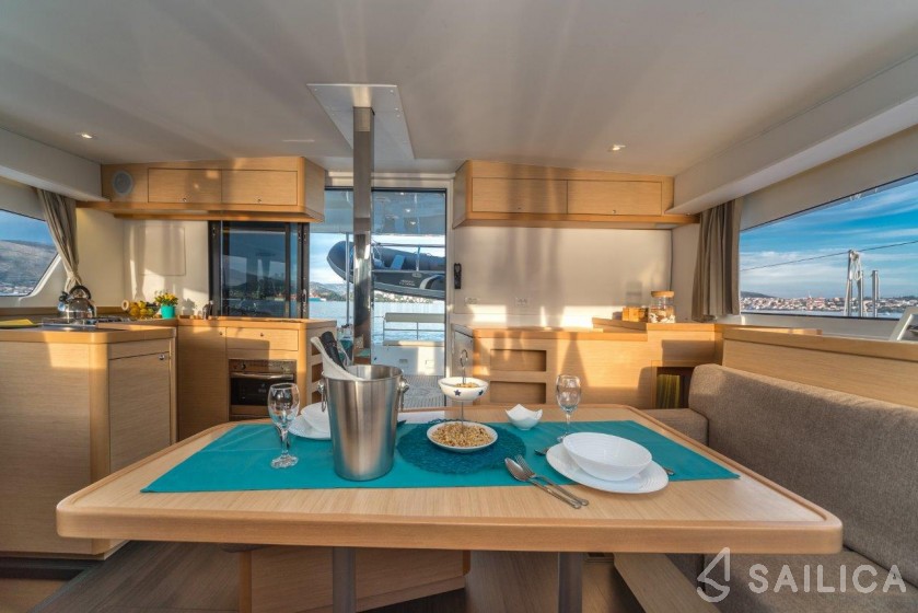 Lagoon 42 - Yacht Charter Sailica