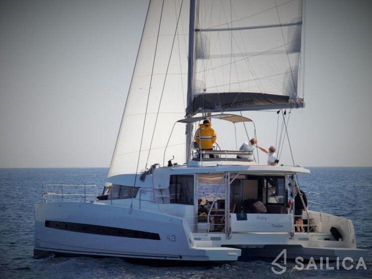 Bali 4.3 - Yacht Charter Sailica