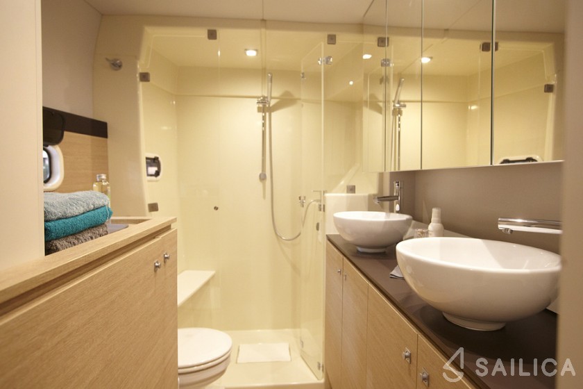 Bali 4.3 - Yacht Charter Sailica