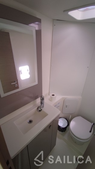 Lucia 40 - Yacht Charter Sailica