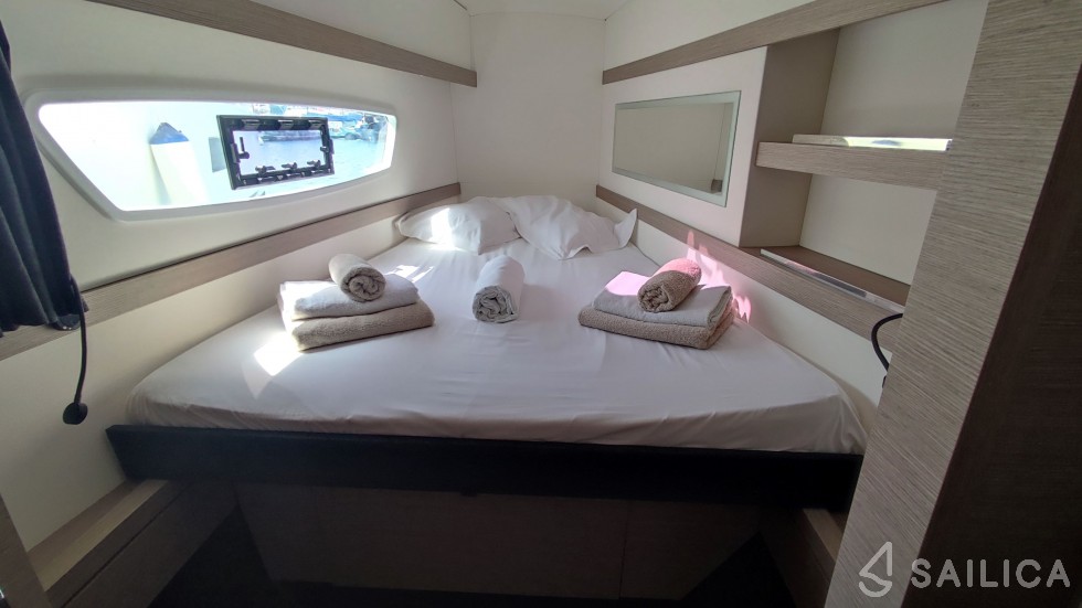 Lucia 40 - Yacht Charter Sailica