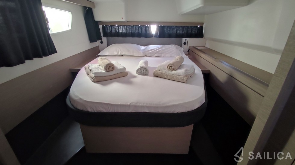 Lucia 40 - Yacht Charter Sailica