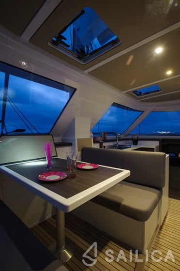 Nautitech 40 open NEW - 4 + 2 cab. - Yacht Charter Sailica