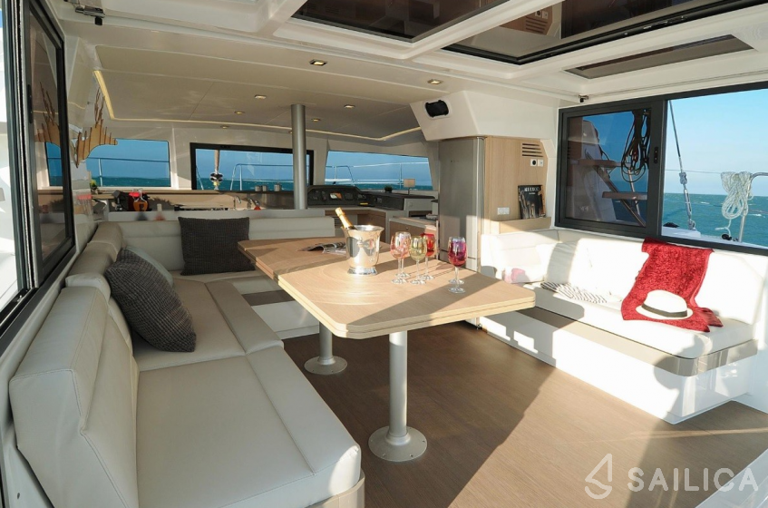 Bali 4.1 - Yacht Charter Sailica
