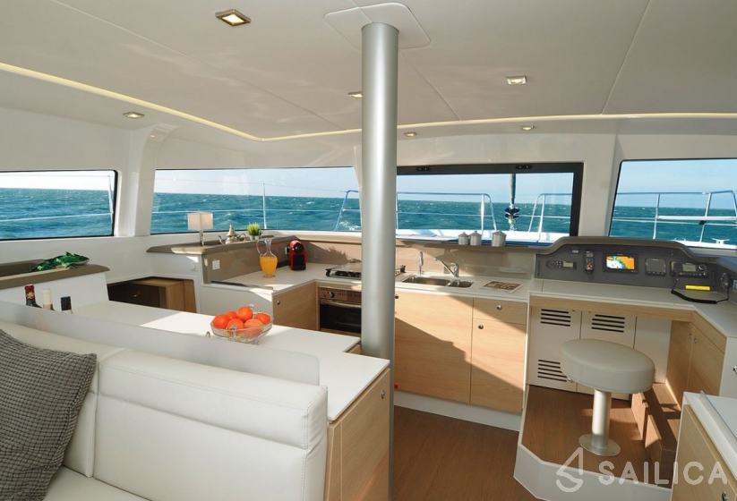 Bali 4.1 - Yacht Charter Sailica