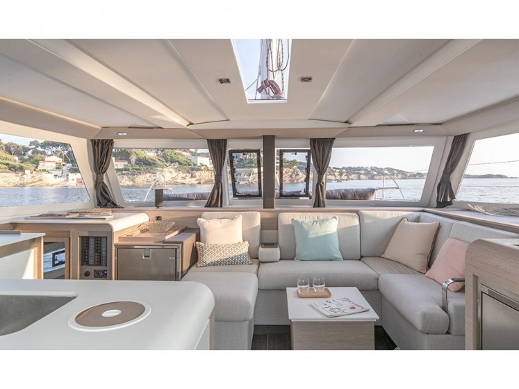 Isla 40 - Yacht Charter Sailica