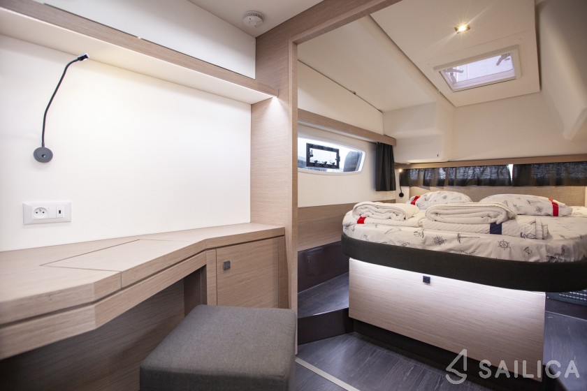 Isla 40 - Yacht Charter Sailica