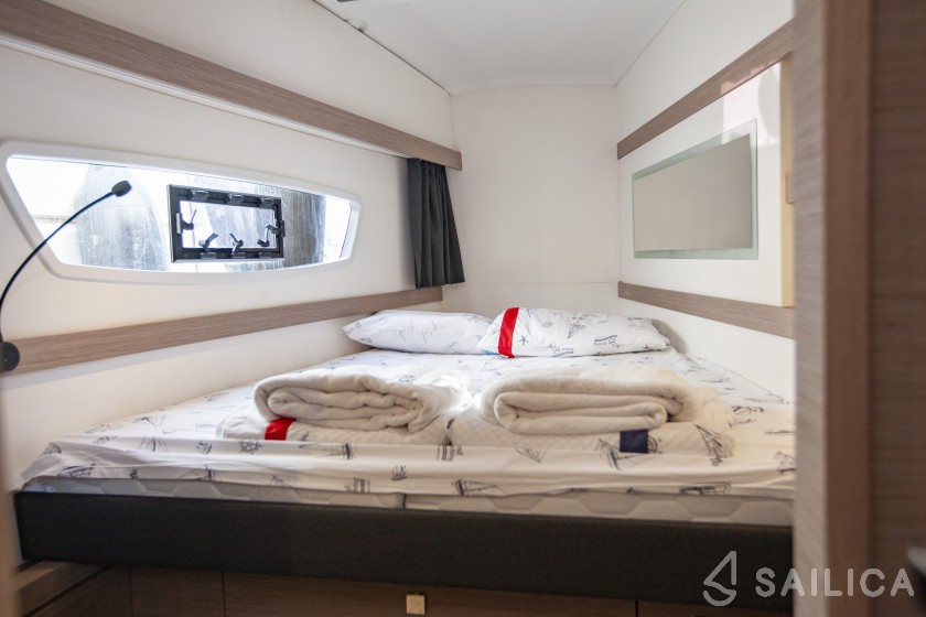 Isla 40 - Yacht Charter Sailica