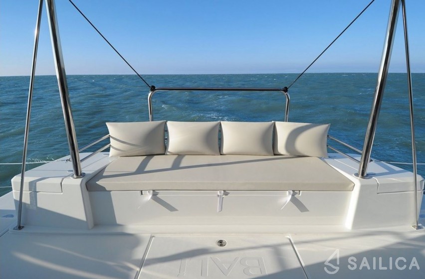 Bali 4.1 - Yacht Charter Sailica