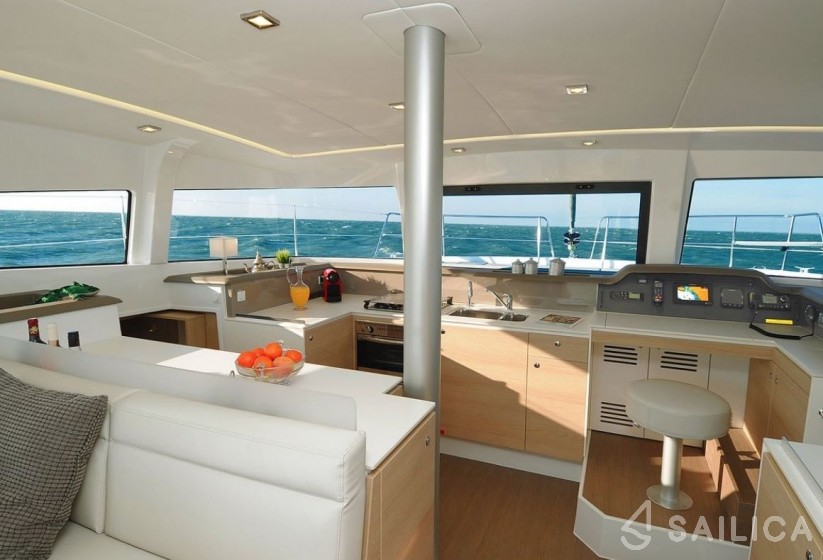 Bali 4.1 - Yacht Charter Sailica