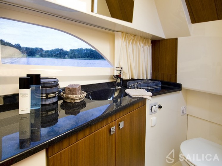 Marex 320 ACC - Yacht Charter Sailica