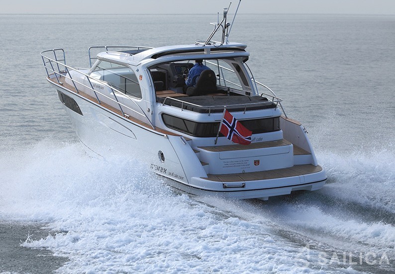Marex 320 ACC - Yacht Charter Sailica