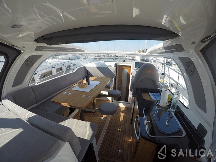 Marex 320 ACC - Yacht Charter Sailica