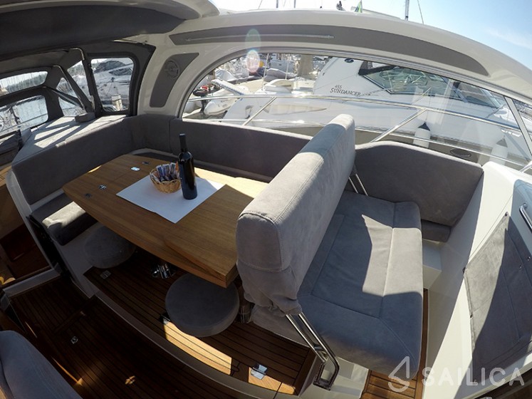 Marex 320 ACC - Yacht Charter Sailica