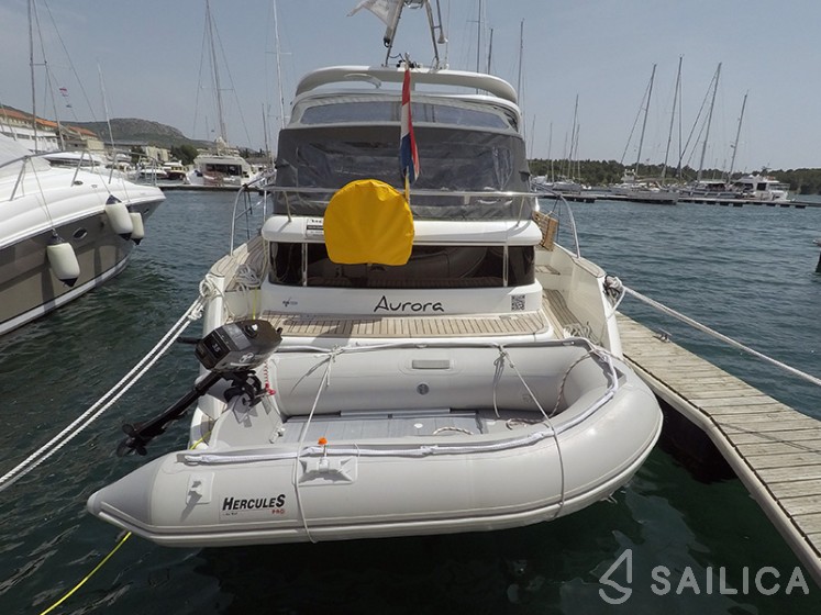 Marex 320 ACC - Yacht Charter Sailica