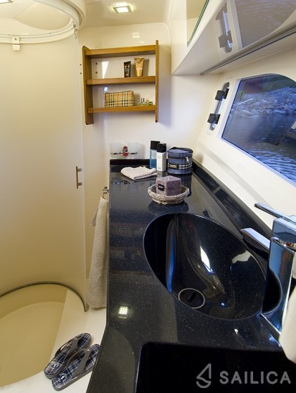 Marex 320 ACC - Yacht Charter Sailica