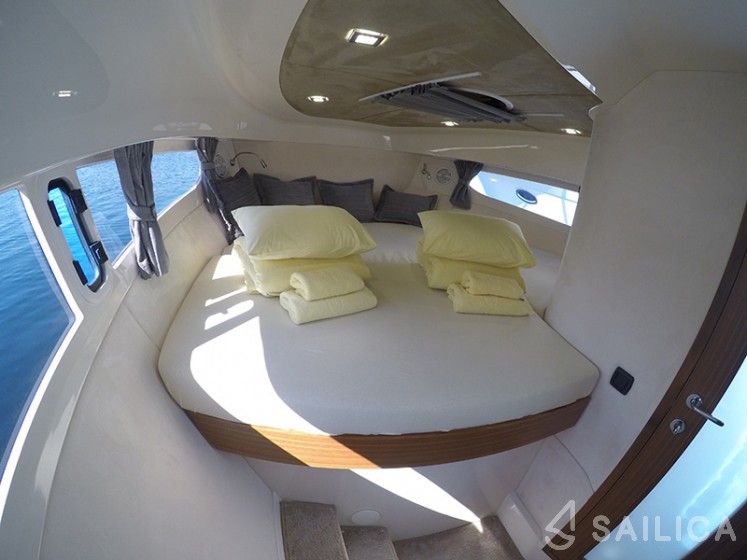 Marex 320 ACC - Yacht Charter Sailica