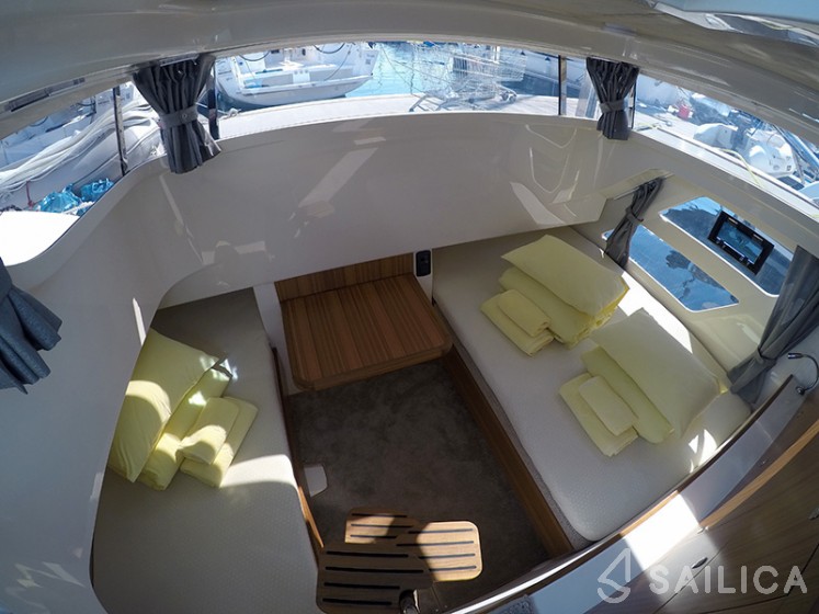 Marex 320 ACC - Yacht Charter Sailica