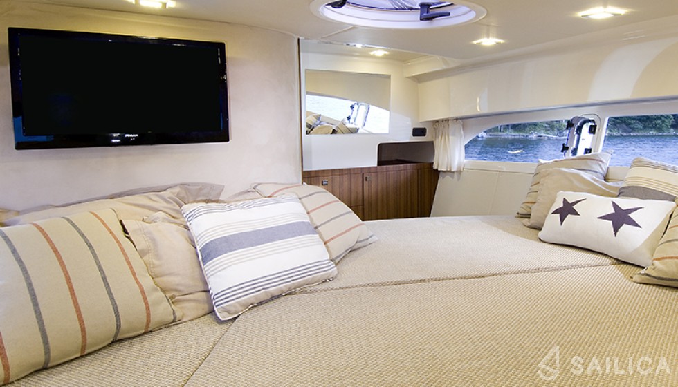 Marex 320 ACC - Yacht Charter Sailica