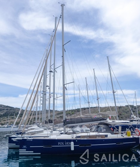 Dufour 412 GL - Yacht Charter Sailica