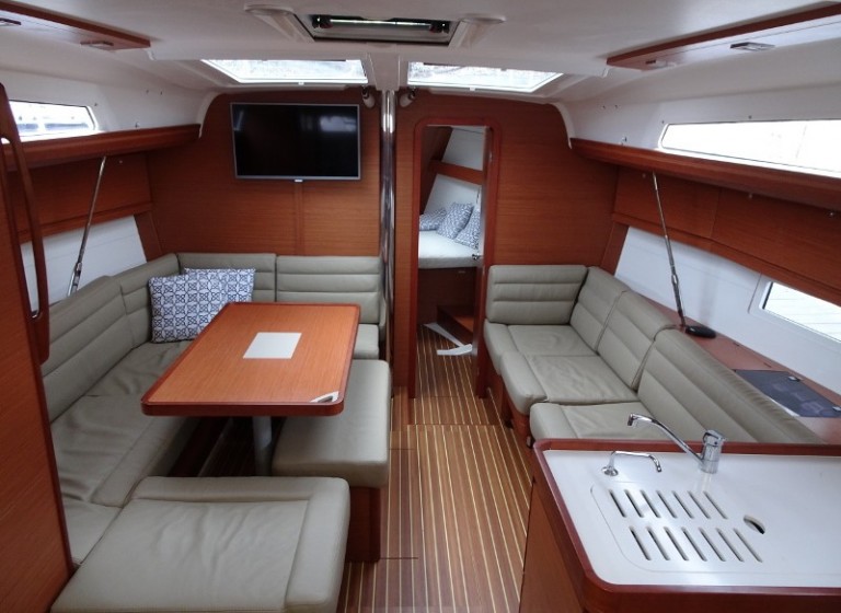 Dufour 412 GL - Yacht Charter Sailica