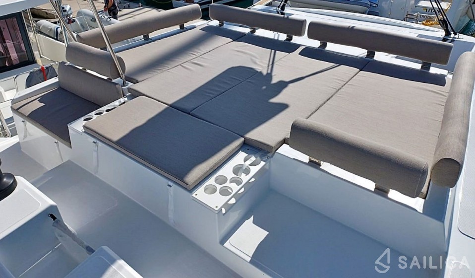 Bali Catspace - Yacht Charter Sailica