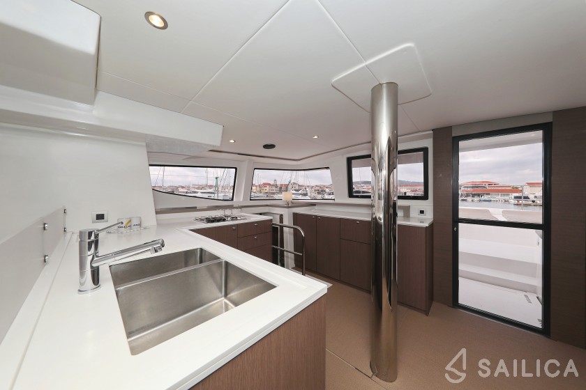 Bali 4.6 - Yacht Charter Sailica
