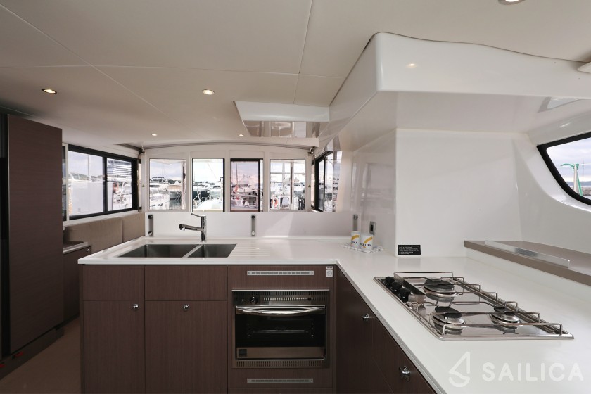 Bali 4.6 - Yacht Charter Sailica